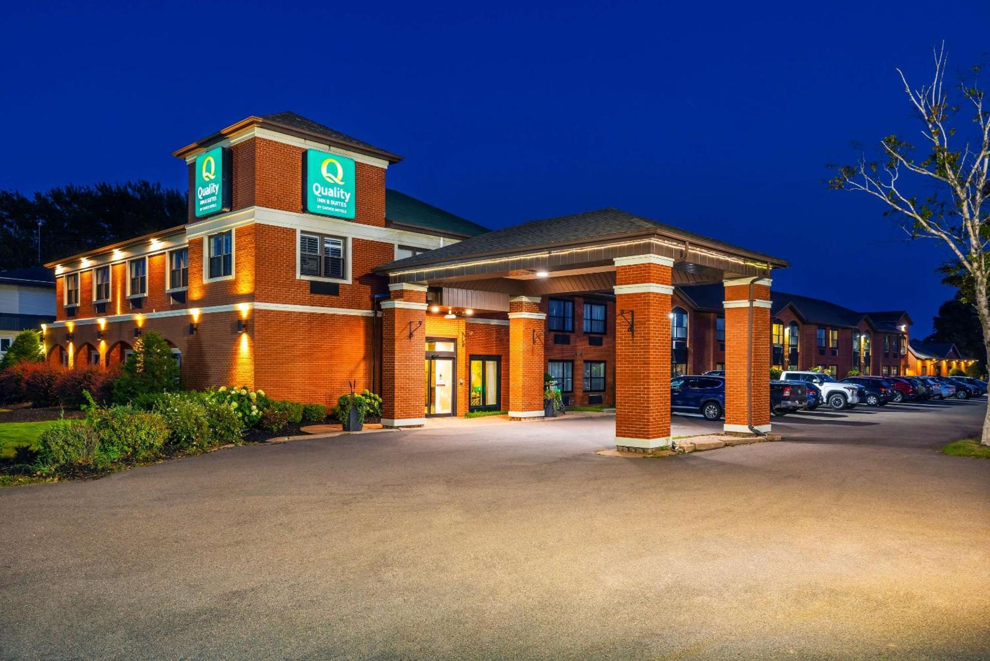 Quality Inn & Suites Garden Of The Gulf Summerside Exterior foto